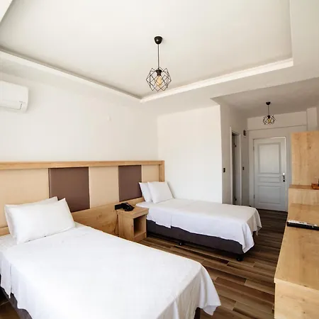 Estia Hotel *